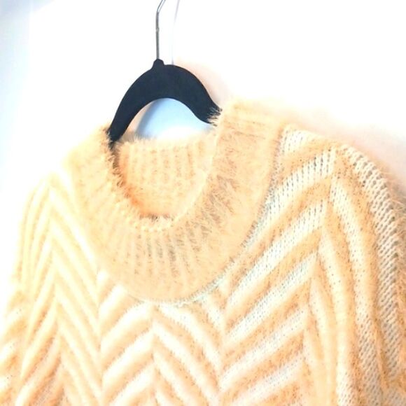 Sugar Lips cream/tan scoop neck drop shoulder eyelash knit chevron print sweater - Picture 4 of 11